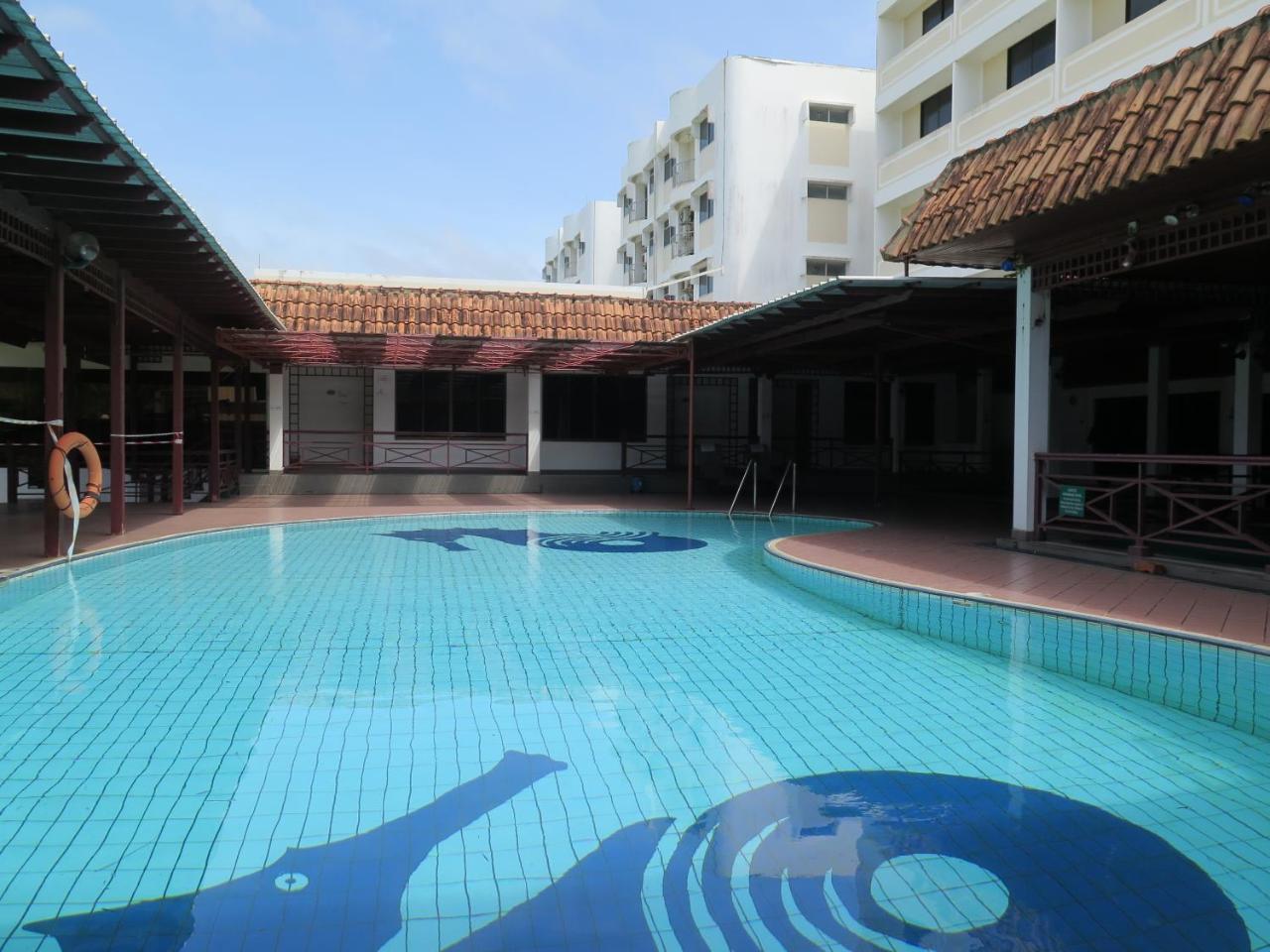 Sea View Resort Hotel & Apartments Kuala Belait Экстерьер фото