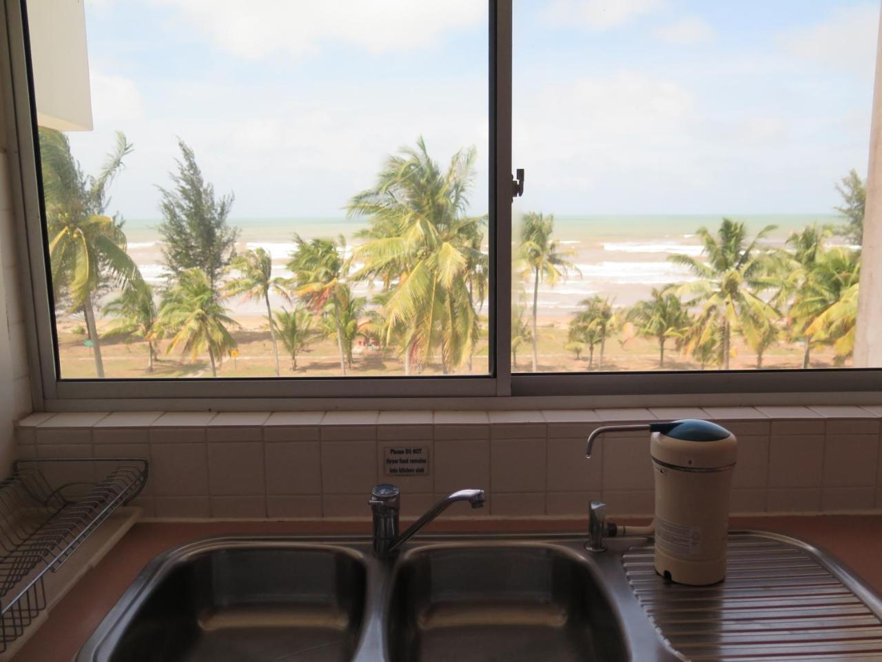 Sea View Resort Hotel & Apartments Kuala Belait Экстерьер фото