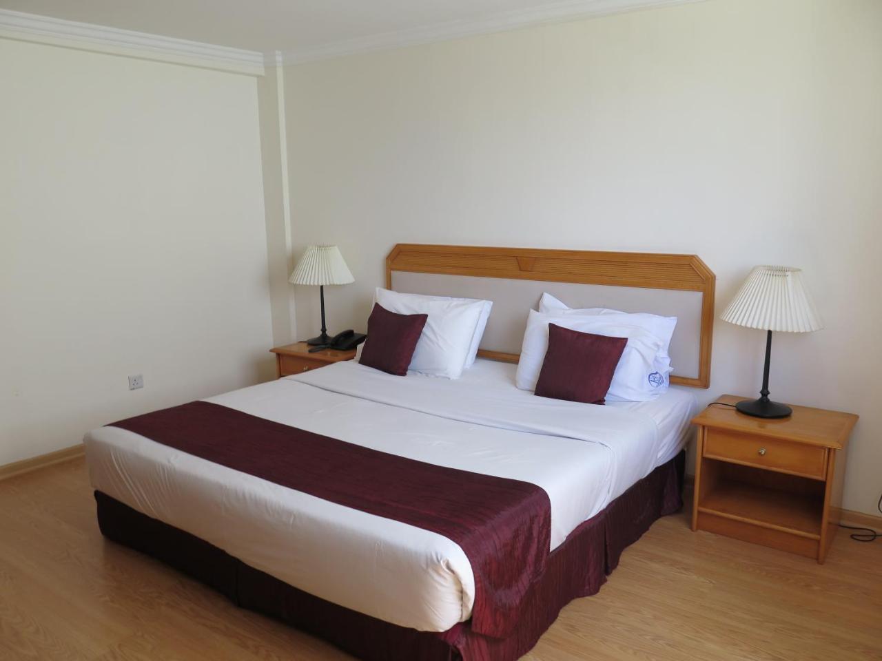 Sea View Resort Hotel & Apartments Kuala Belait Экстерьер фото