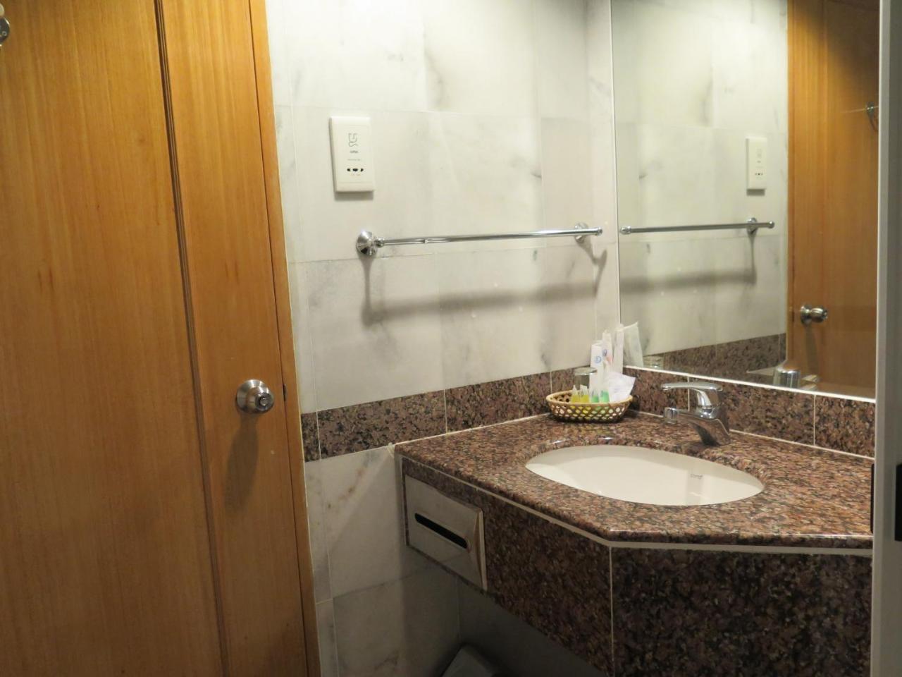 Sea View Resort Hotel & Apartments Kuala Belait Экстерьер фото