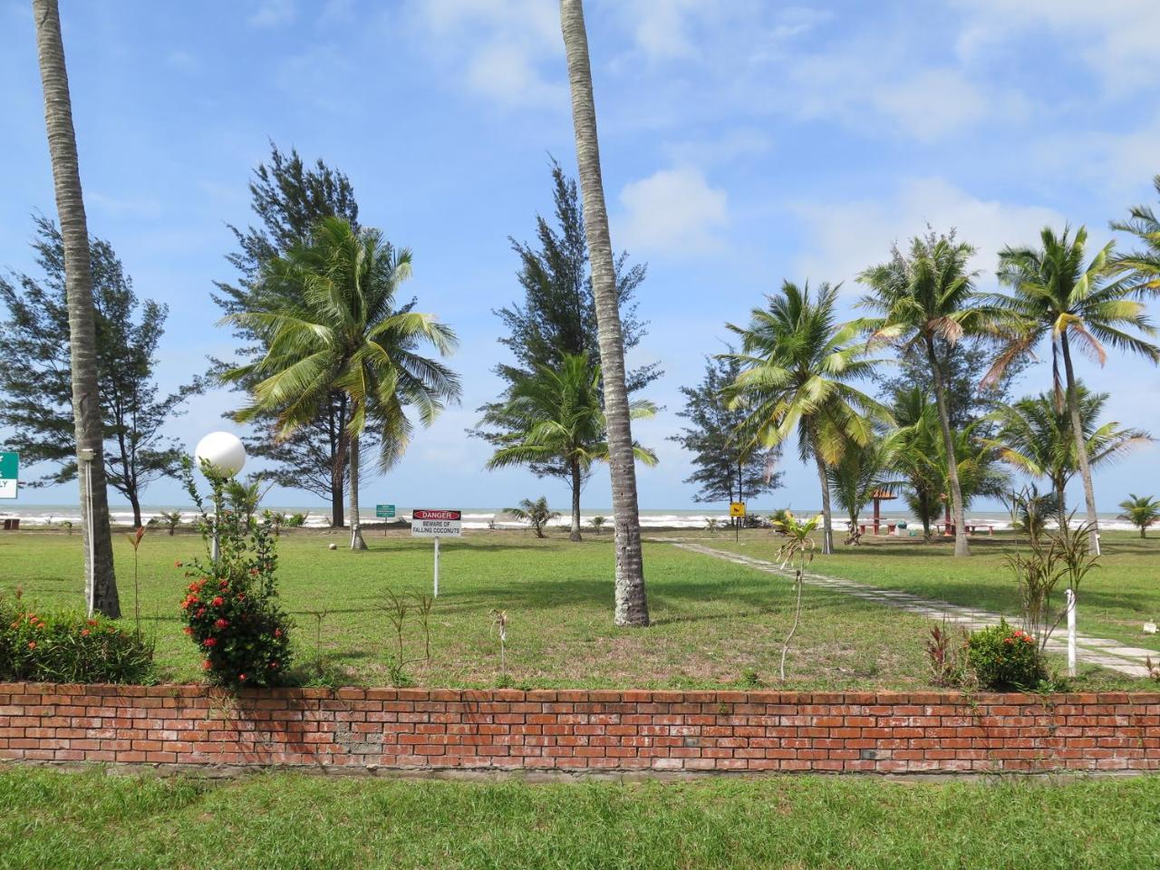 Sea View Resort Hotel & Apartments Kuala Belait Экстерьер фото